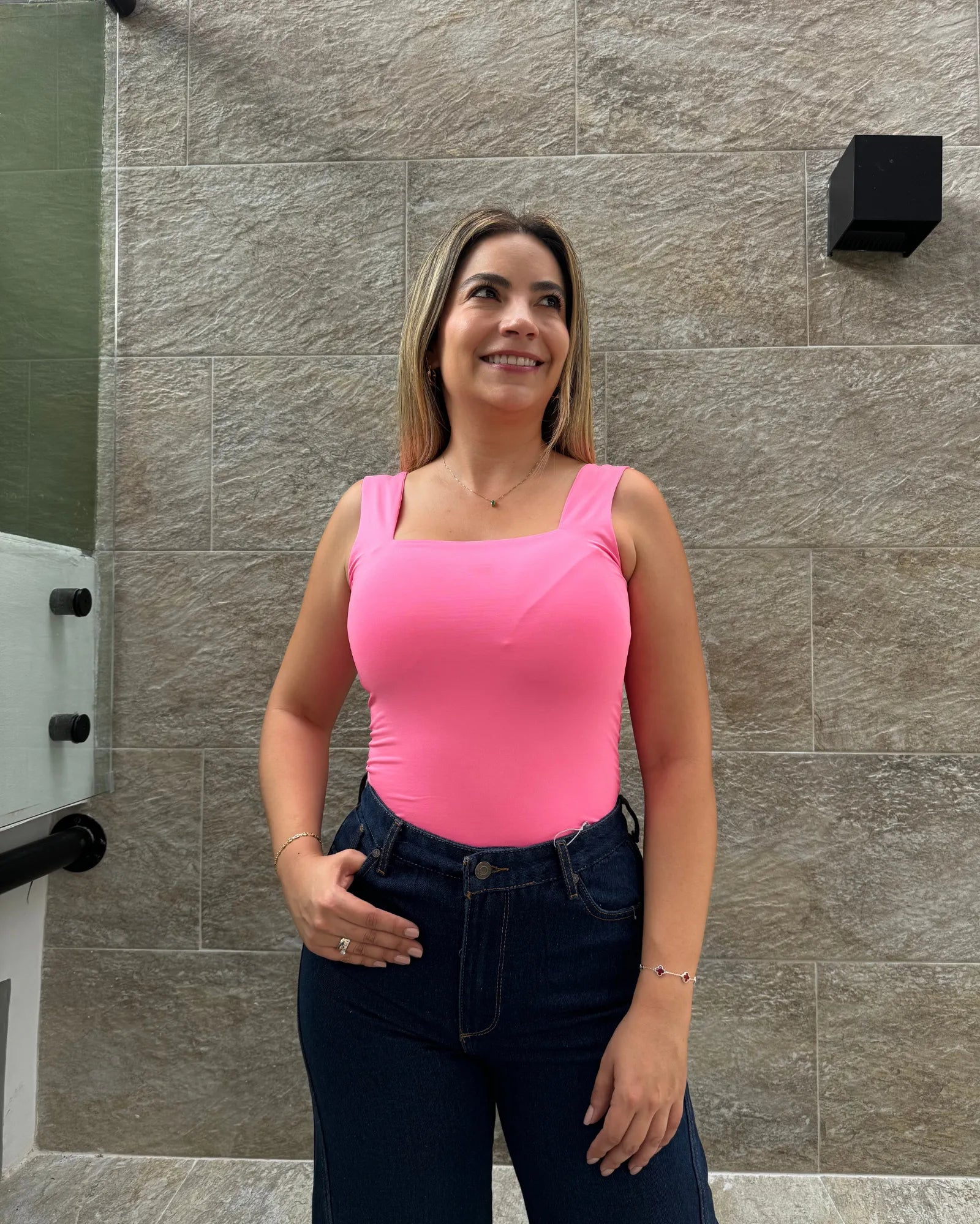 Blusa esencial sin mangas