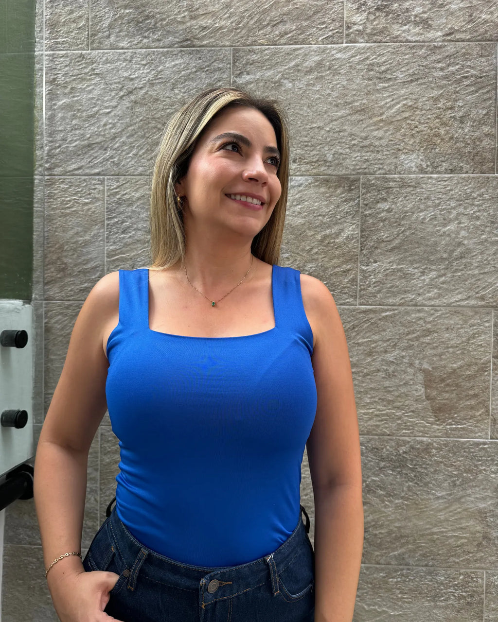 Blusa esencial sin mangas