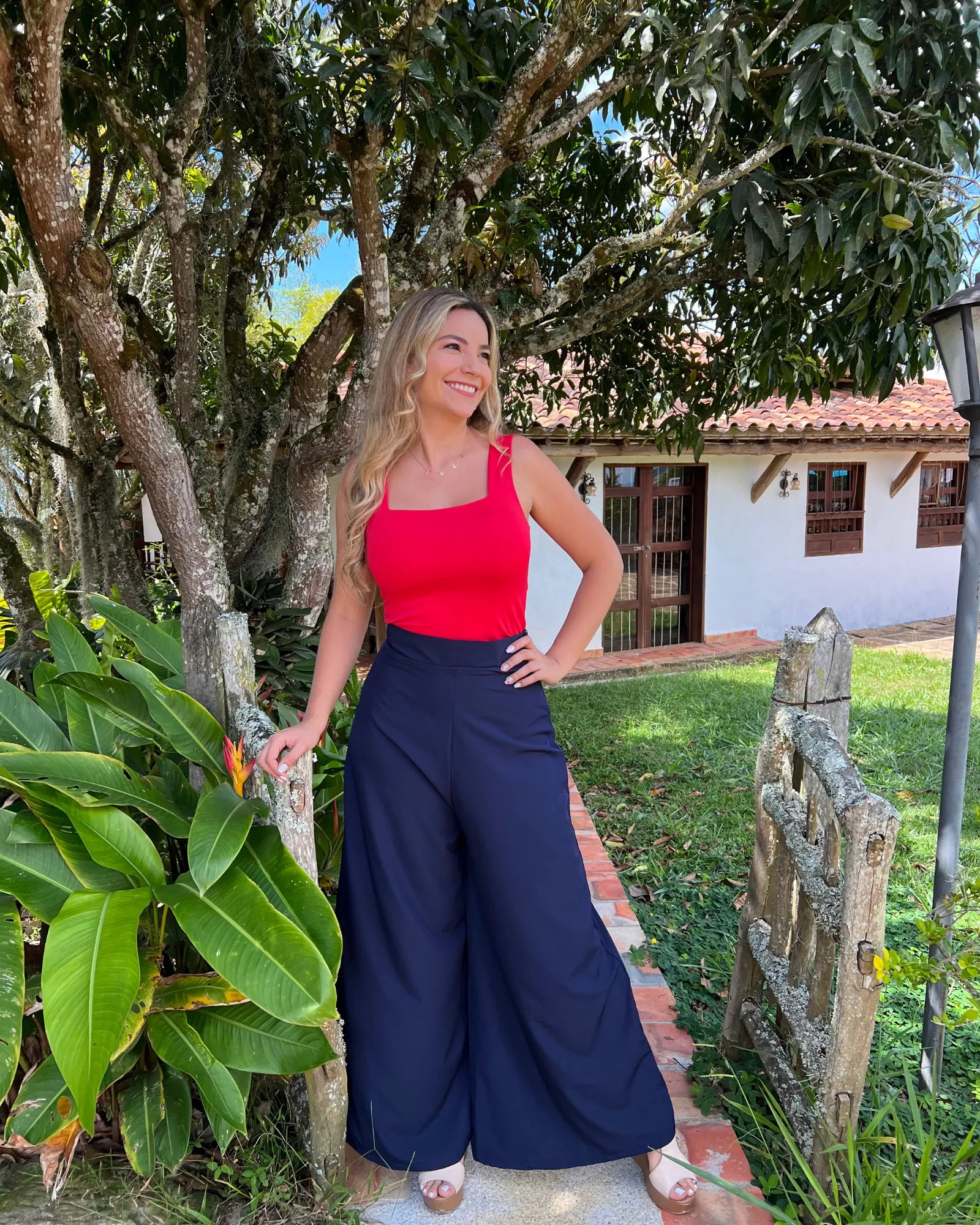 Blusa esencial sin mangas